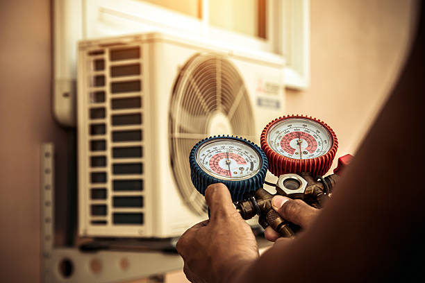 Professional Hvac Installation technician working in Webster, FL